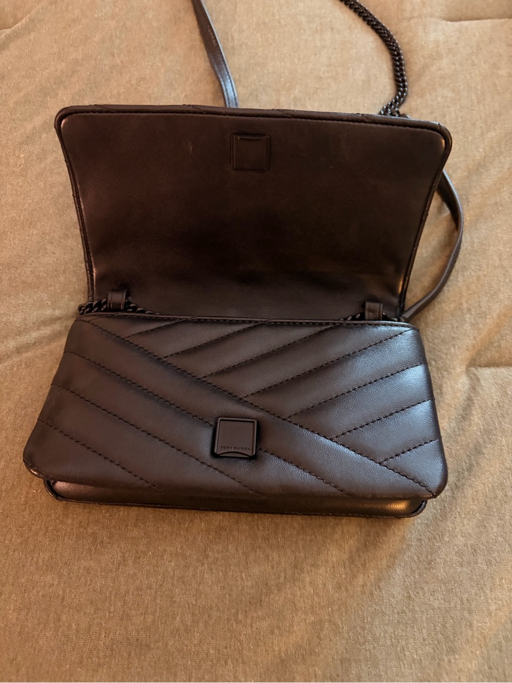 Tory Burch Kira Black Quilted Chevron Logo Crossbody - Picture 5 of 8